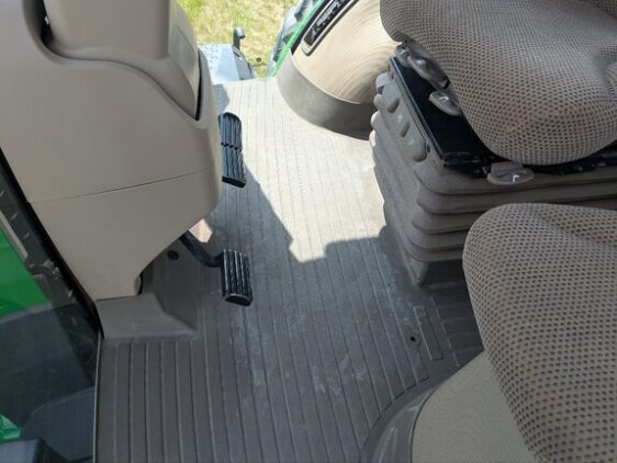 2020 John Deere 8320R - Image 12