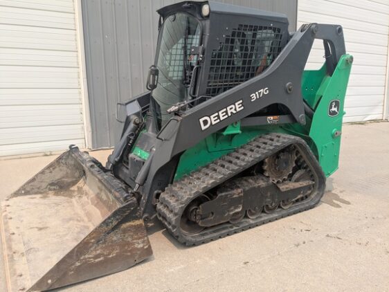 2018 John Deere 317G
