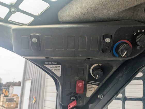 2018 John Deere 317G - Image 23