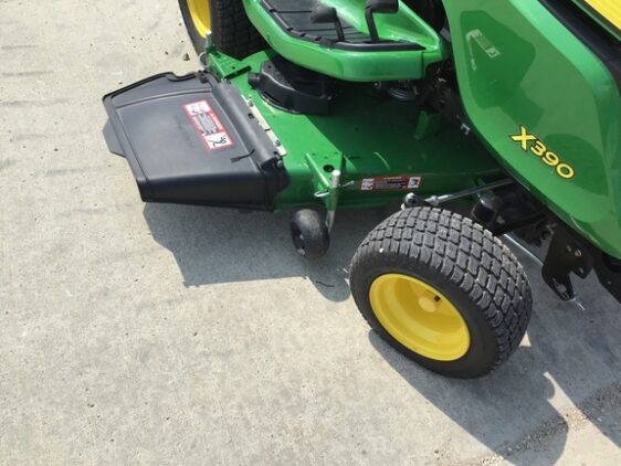 2023 John Deere X390 - Image 9