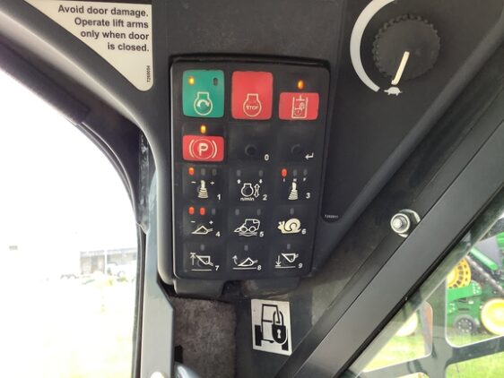 2016 John Deere 333E - Image 11
