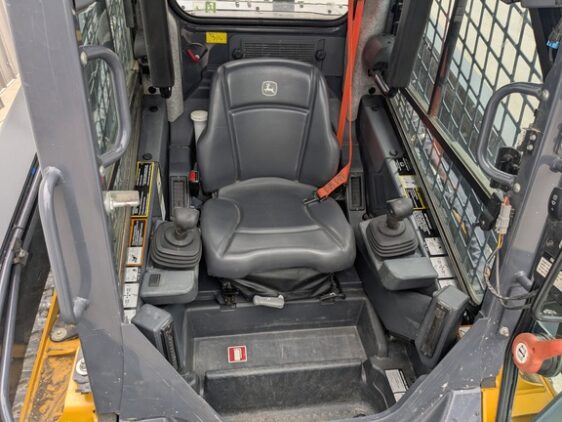 2022 John Deere 333G - Image 27