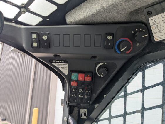 2022 John Deere 333G - Image 29