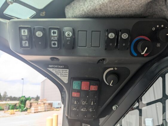 2018 John Deere 320G - Image 12