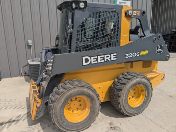 2018 John Deere 320G