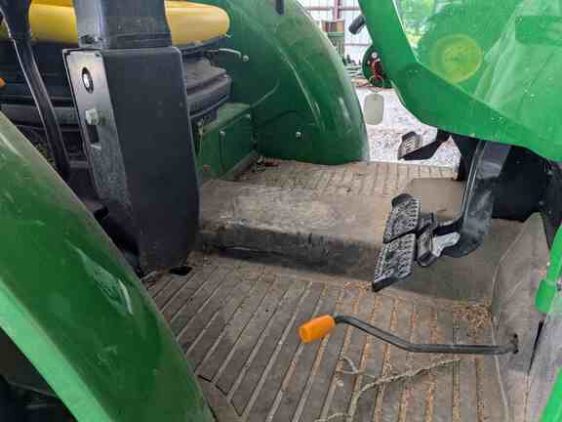 2015 John Deere 5085E - Image 11