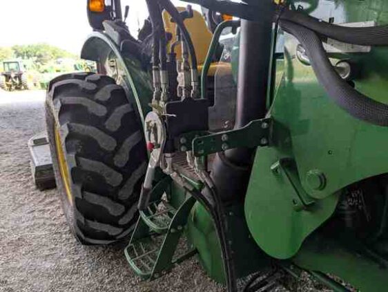 2015 John Deere 5085E - Image 12