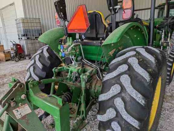 2015 John Deere 5085E - Image 6