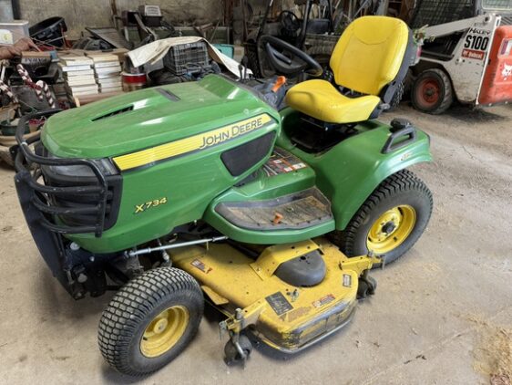 2017 John Deere X734