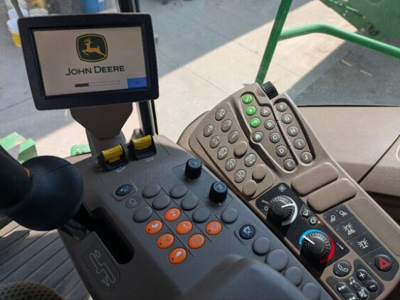 2016 John Deere S680 - Image 24