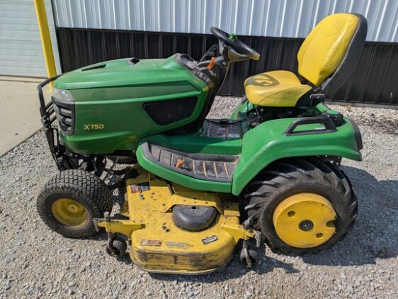 2014 John Deere X750 - Image 5