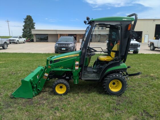 2015 John Deere 1025R - Image 2