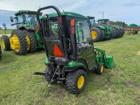 2015 John Deere 1025R - Image 5