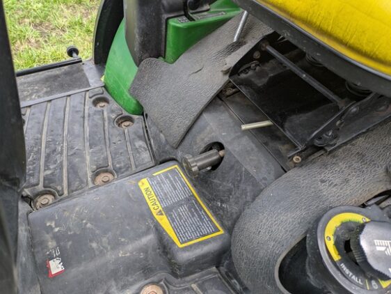2015 John Deere 1025R - Image 12