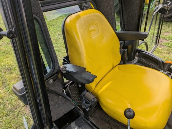 2015 John Deere 1025R - Image 11