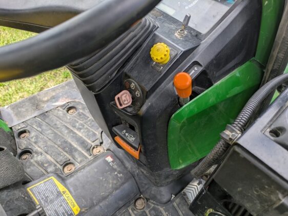 2015 John Deere 1025R - Image 20