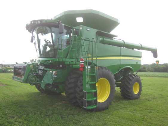 2023 John Deere S780