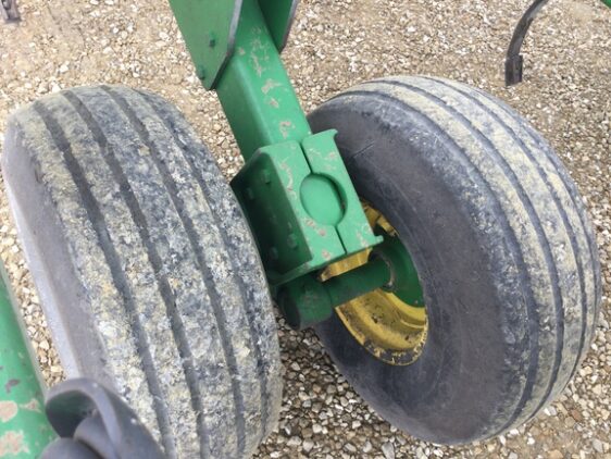 2011 John Deere 2210 - Image 7