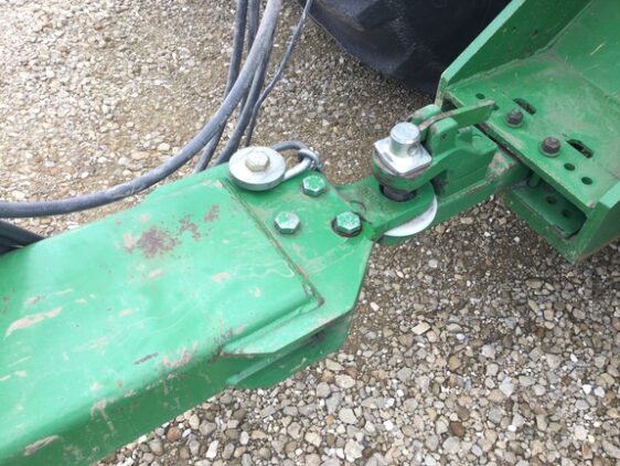 2011 John Deere 2210 - Image 12