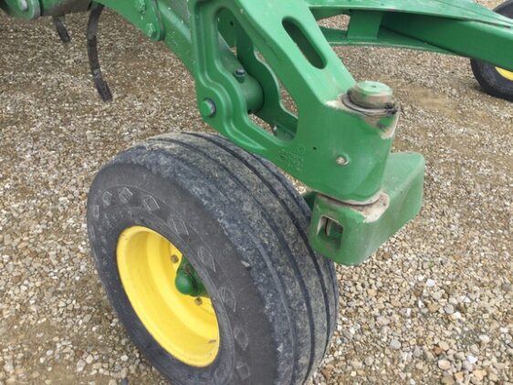2011 John Deere 2210 - Image 14