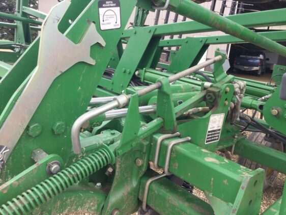 2011 John Deere 2210 - Image 3