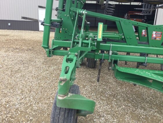 2011 John Deere 2210 - Image 8