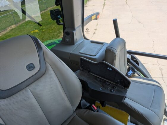 2024 John Deere 8R 410 - Image 15