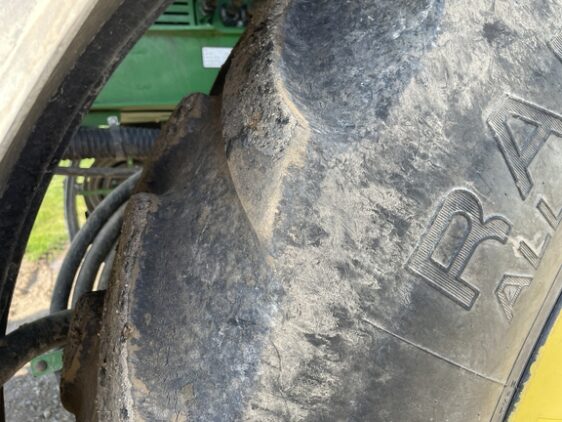 2019 John Deere R4038 - Image 12