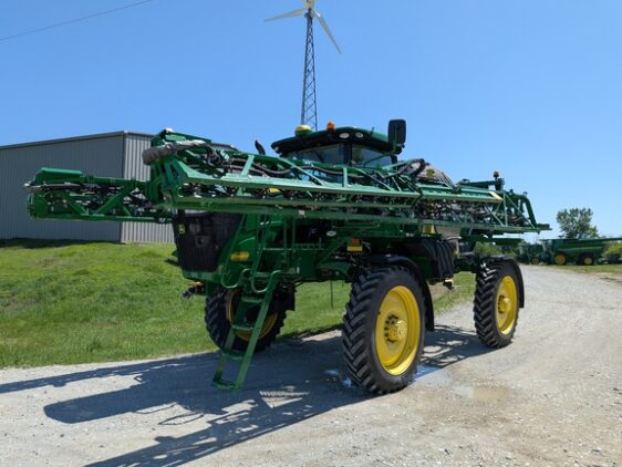 2021 John Deere R4044