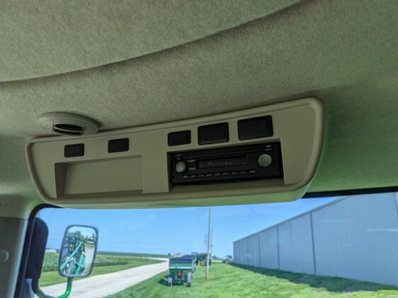 2021 John Deere R4044 - Image 35