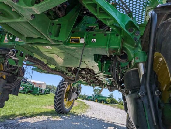 2021 John Deere R4044 - Image 28