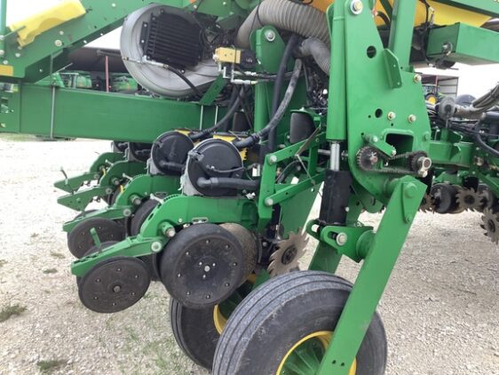 2014 John Deere 1770NT CCS - Image 17