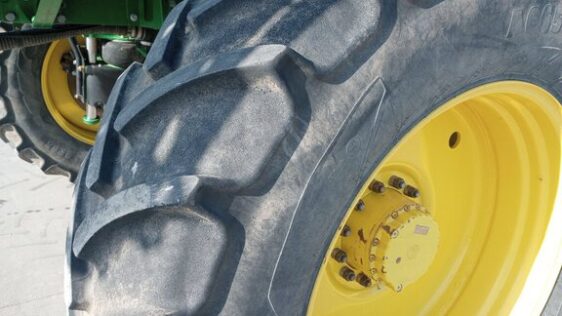 2018 John Deere R4038 - Image 3