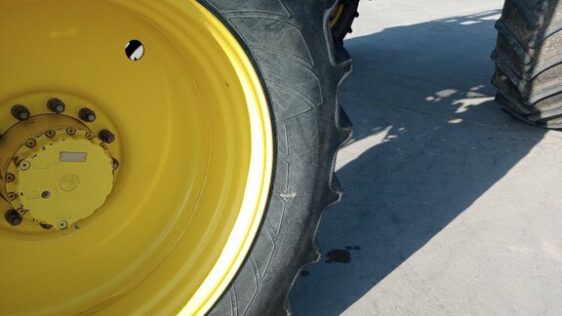 2018 John Deere R4038 - Image 10