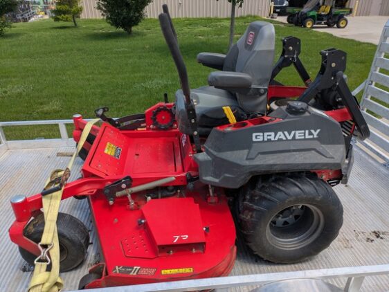 2018 Gravely Pro-Turn 472 - Image 2