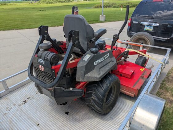 2018 Gravely Pro-Turn 472 - Image 4
