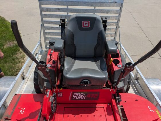 2018 Gravely Pro-Turn 472 - Image 8