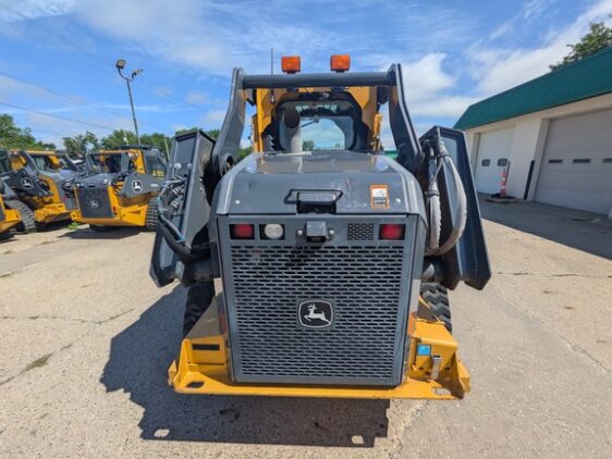 2021 John Deere 331G - Image 3