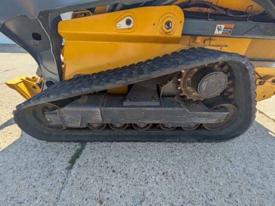 2021 John Deere 331G - Image 10