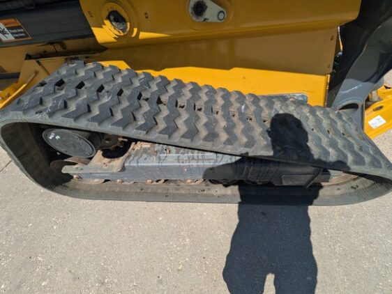 2021 John Deere 331G - Image 17