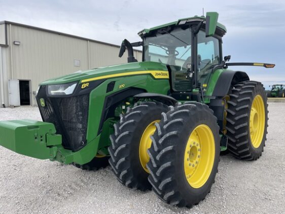 2024 John Deere 8R 370 - Image 3