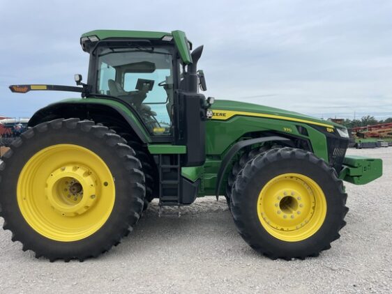 2024 John Deere 8R 370 - Image 4