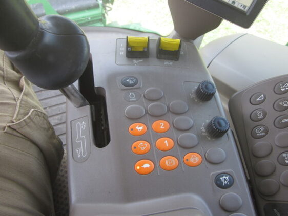 2015 John Deere S680 - Image 9