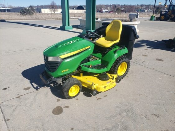 2018 John Deere X590