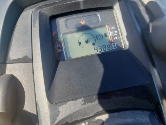 2018 John Deere X590 - Image 7