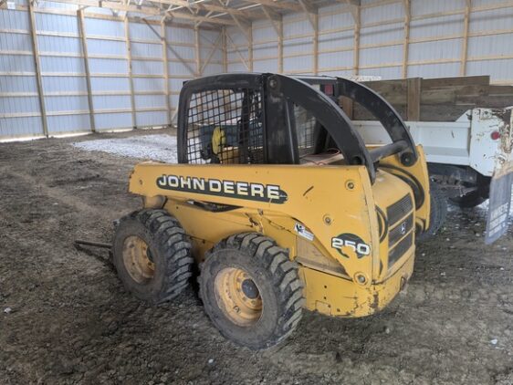 1999 John Deere 250 - Image 8