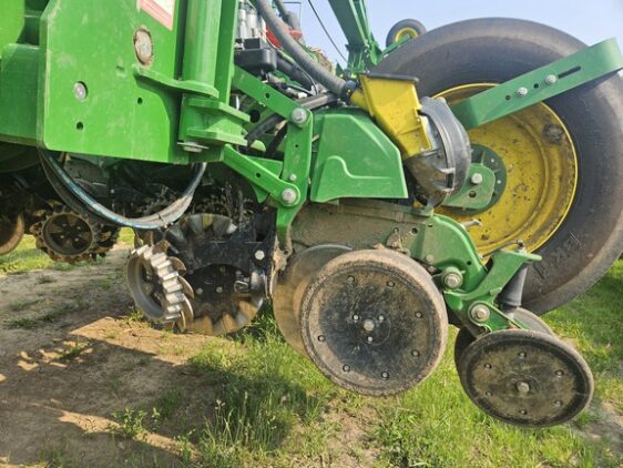 2025 John Deere 1775NT - Image 10