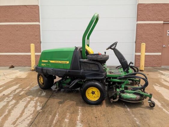 2009 John Deere 7400 - Image 2