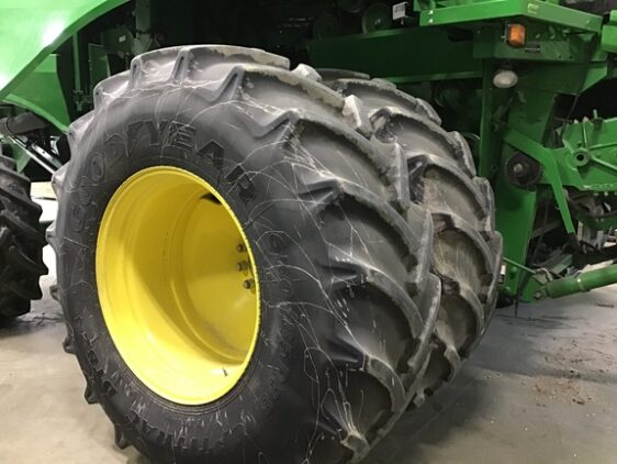 2016 John Deere S680 - Image 3