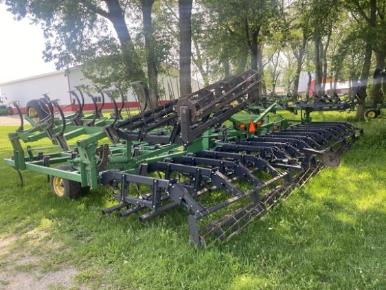 2007 John Deere 2210 - Image 6